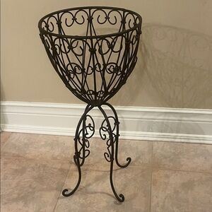 Elegant Brown Wrought Iron Plant Stand